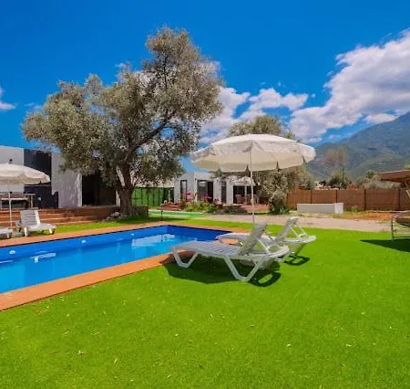 Merkezde Havuzlu 2 Aileye Uygun 3* Fethiye